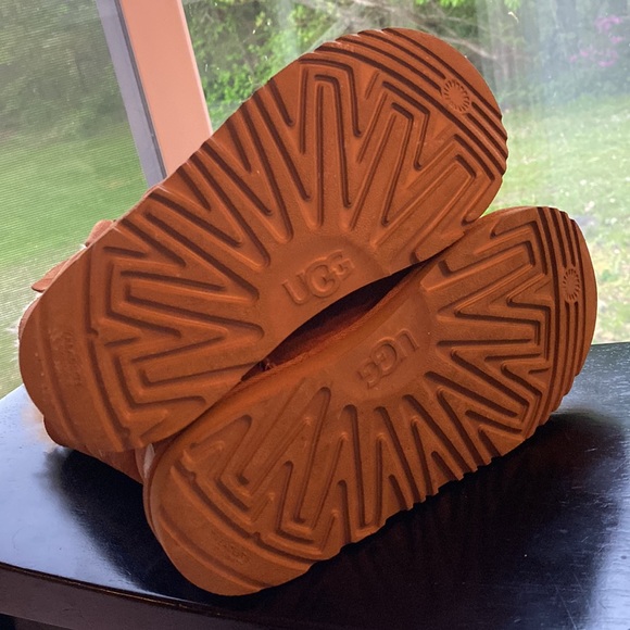 Kids Ugg boots with side bow, CHESTNUT color to be exact. - Picture 5 of 7